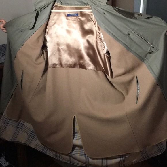 Brooks Brothers Trench coat. - Picture 3 of 8